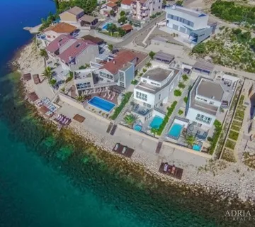 GRAĐEVINSKO ZEMLJIŠTE S POGLEDOM - cover