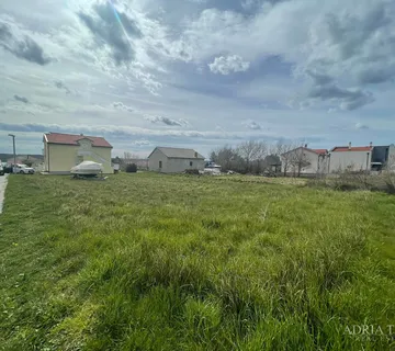 GRAĐEVINSKO ZEMLJIŠTE S DOZVOLOM ZA VILU S BAZENOM, LJUBAČ - RAŽANAC - cover