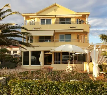 ČETVEROSOBAN APARTMAN, TOP POZICIJA!! PRVI RED DO MORA - PRIVLAKA, ZADAR - cover