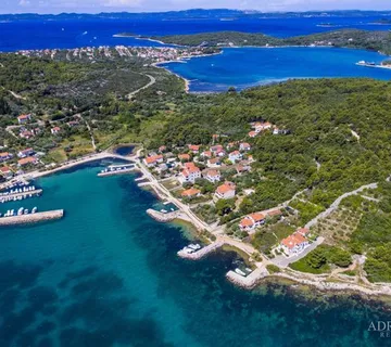 GRAĐEVINSKO ZEMLJIŠTE S POGLEDOM NA MORE, 190 m OD MORA, PAŠMAN - ŽDRELAC - cover