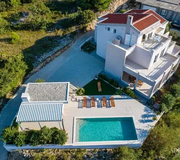 LIJEPA APARTMANSKA KUĆA S POGLEDOM NA MORE, NOVIGRAD - cover