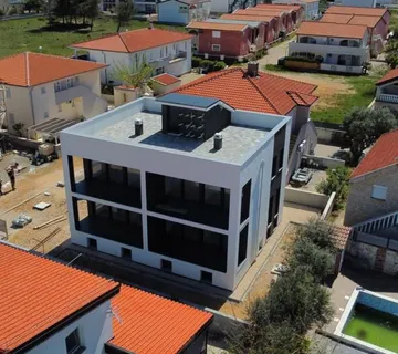 KUĆA SA 6 STAMBENIH JEDINICA, 70 m OD MORA - VIR - cover
