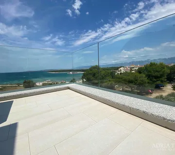 Apartman S 3 Spavaće Sobe, 1. Red Do Mora, Povljana - Pag
