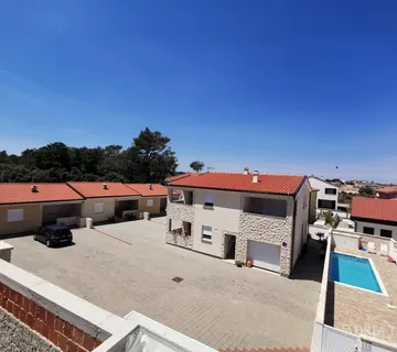 JEDINSTVENI KOMPLEKS ZA TURISTIČKI NAJAM! 180 m OD MORA! VIR - ZADAR - cover