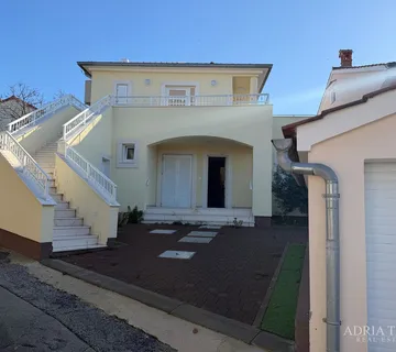 PRODAJE SE KUĆA S BAZENOM – PETRČANE - cover
