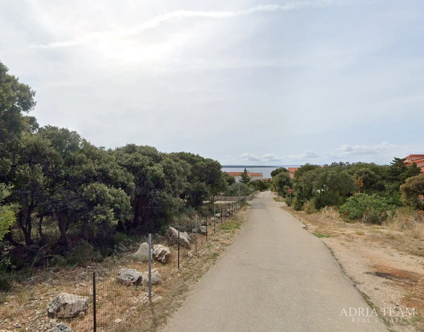 GRAĐEVINSKO ZEMLJIŠTE S POGLEDOM NA MORE, 400 M OD MORA, MANDRE - PAG - cover