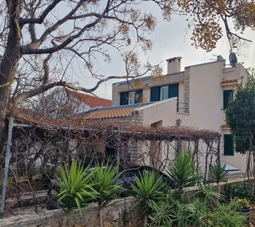 RENOVIRANA KUĆA , VIR, 300 m OD MORA - cover