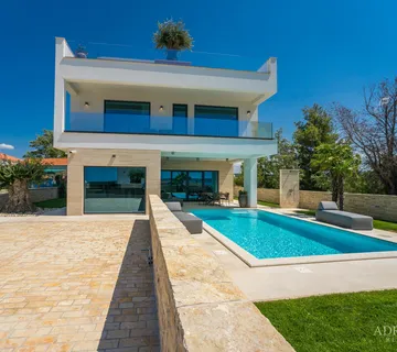 Vila U Drugom Redu Do Mora - Ljubač - Ljubač, Ražanac