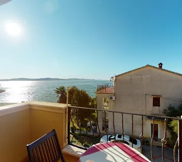 HOTEL S KONOBOM I KROVNOM TERASOM, 1. RED DO MORA - SUKOŠAN - cover