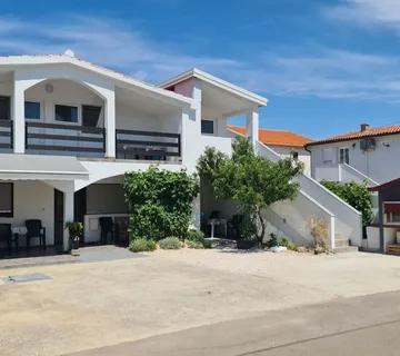 AKCIJA!! APARTMANSKA KUĆA S 5 APARTMANA, 170 M OD MORA, VIR - ZADAR - cover