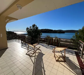 Izvrsna Prilika!!! Prvi Red Do Mora! Kuća S Garažom I Pogledom Na More, Brgulje - Molat - Molat, Zadar