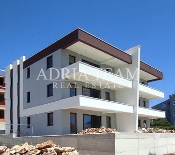 APARTMANI S POGLEDOM NA MORE. 150 m OD MORA, ZADAR - DIKLO - cover