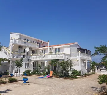 APARTMANSKA KUĆA S POGLEDOM NA MORE - VIR - cover