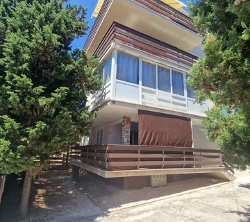 TRI RENOVIRANA APARTMANA 400 m OD PLAŽE - cover