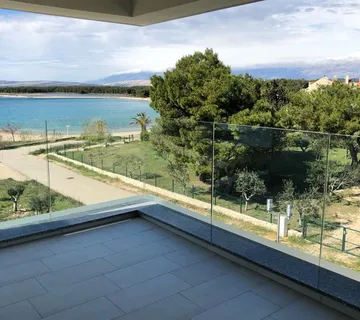 Apartman S 3 Spavaće Sobe, 1. Red Do Mora, Povljana - Pag