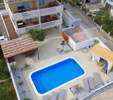 APARTMANSKA KUĆA S BAZENOM, MIRNA I TIHA POZICIJA, POSEDARJE - cover