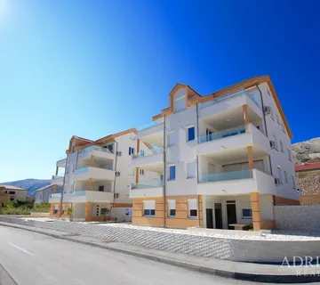 APARTMAN S LIJEPIM POGLEDOM NA MORE, 50 m OD MORA - PAG