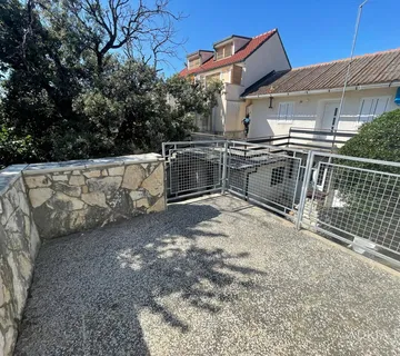 KUĆA UDALJENA 650 m OD MORA, CENTAR - POVLJANA, PAG - cover