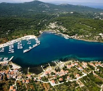 GRAĐEVINSKO ZEMLJIŠTE, 90 m OD MORA - SUTOMIŠĆICA, UGLJAN - cover