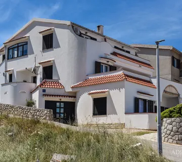 APARTMANI U KUĆI, 150 m OD MORA - PAG - cover