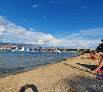 KUĆA S DESET STAMBENIH JEDINICA BLIZU CENTRA S POGLEDOM NA MORE - NOVALJA, PAG - cover