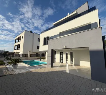 Prodaje se luksuzna vila s bazenom – otok Vir - cover