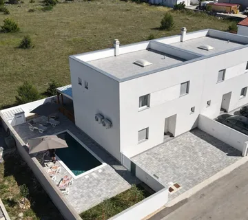 VILA S BAZENOM, 350 m OD MORA, VIR - ZADAR - cover