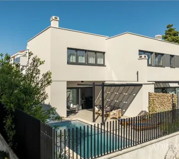 DVOETAŽNI APARTMANI U NOVOGRADNJI, BLIZINA MORA - PRIVLAKA - cover