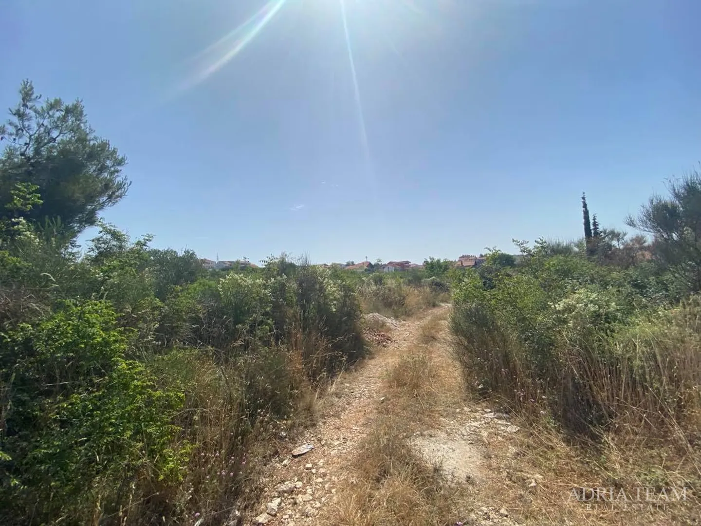 GRAĐEVINSKO ZEMLJIŠTE - STAMBENA NAMJENA - ZADAR - PLOVANIJA - cover
