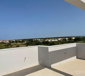 VILA S BAZENOM U NOVOGRADNJI - ZATON - cover