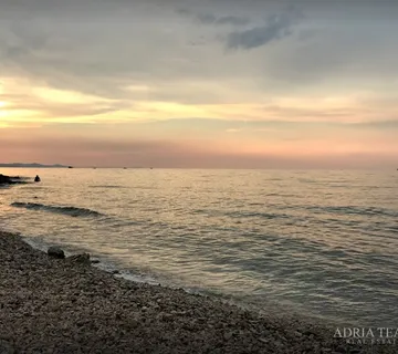GRAĐEVINSKO ZEMLJIŠTE - TURISTIČKA NAMJENA T1, 10 M OD MORA! ZADAR - BORIK - cover
