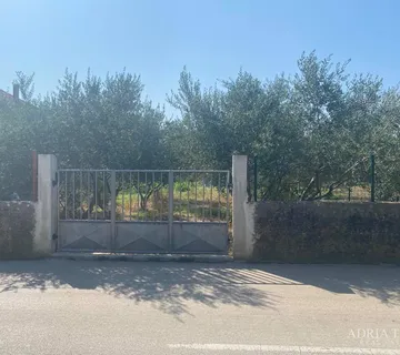 GRAĐEVINSKO ZEMLJIŠTE, IZVRSNA POZICIJA!! 350 m OD MORA, ZADAR - cover