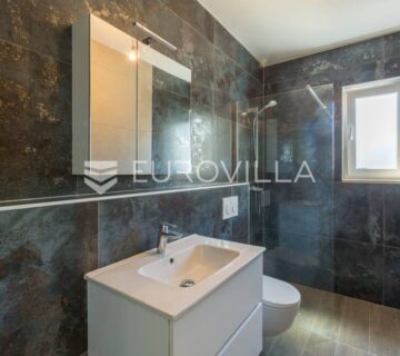 Istra, Poreč, trosoban penthouse 177 m2 - 800 m od mora - cover