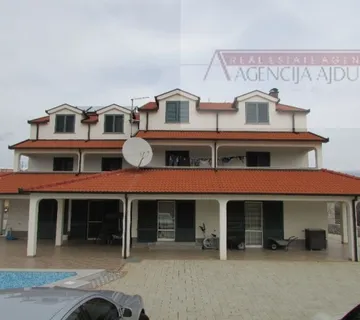 Imotski - Cista Provo vila  sa bazenom 742 m2 - sniženo - cover