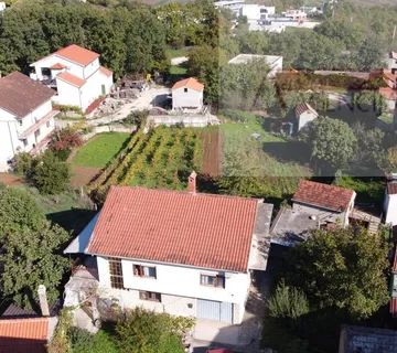 Imotski samostojeća kuća 3 etaže 372 m2 + velika okućnica - cover