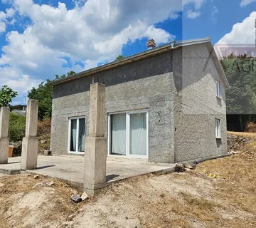 Imotski samostojeća kuća 140 m2 na parceli od 1196 m2 - novo u ponudi - Imotski, Imotski