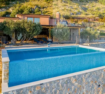 Omiš vila Stanići top lokacija - intima - pogled na more - cover