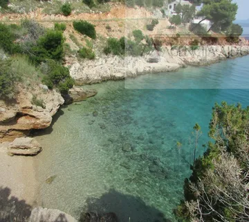 Brač Bol, zemljište 12459 m2 prvi red do mora - cover