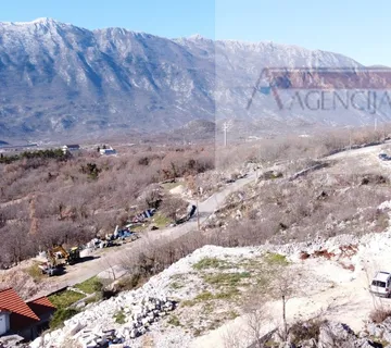 Zagvozd 700 m2 građevinsko zemljište + gotovi iskopi - novo - cover