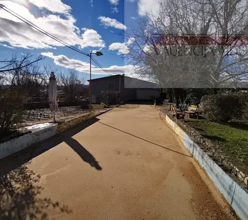 Imotski poslovni objekt 635 m2 sa zemljištem 1950 m2 - cover