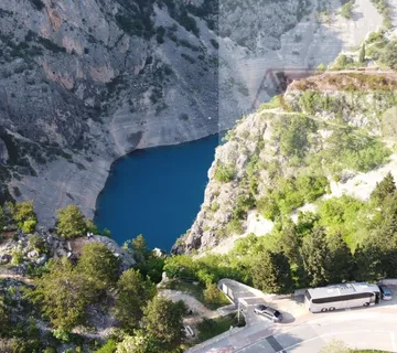 Imotski građevinsko zemljište 1176 m2 Modro jezero - TOP PONUDA! - Imotski, Imotski