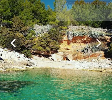 Hvar Jelsa T2 građevinsko zemljište 9243 m2 prvi red do mora! - cover
