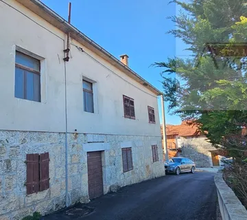 Imotski Runović obiteljska kuće 230 m2 + okućnica - cover