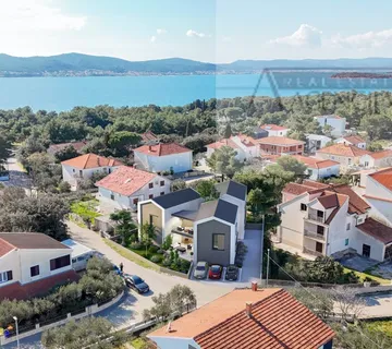 Biograd na moru građevinsko zemljište 756 m2 dozvola za 3 stana - novo - Biograd na Moru, Biograd na Moru