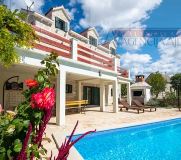 Imotski - vila sa bazenom 190 m2 - top ponuda - Imotski, Imotski