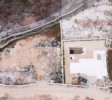 Zagvozd građevinsko zemljište 770 m2 + građevinska dozvola + radovi - Zagvozd, Zagvozd