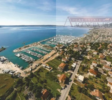 Kaštel Gomilica građevinsko M1 3200 m2 prvi red do mora - cover