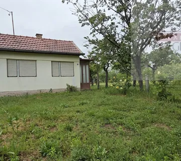 Baranja Batina vikend kuća 35 m2 legalizirana! - povoljno - Batina, Draž
