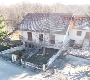 Imotski Drum odlična obiteljska kuća 290 m2 + okućnica - novo u ponudi - Imotski, Imotski