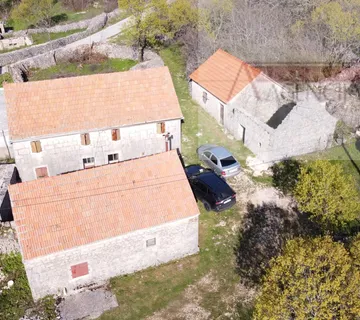 Imotski - Mrnjavci 4 kamene kuća 256m2 + okućnica - intima - cover